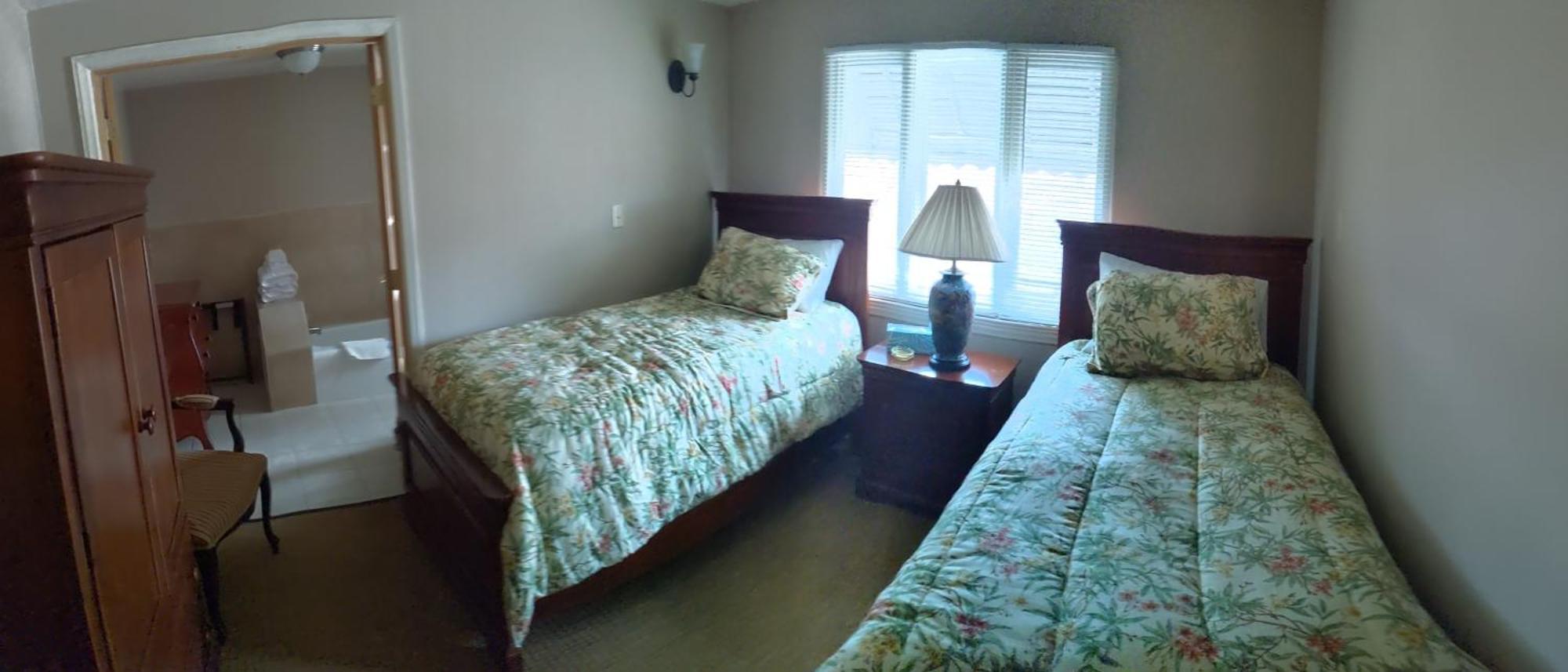 The Oaks B&B Hotel And Spiritual Center Jamestown Exterior photo